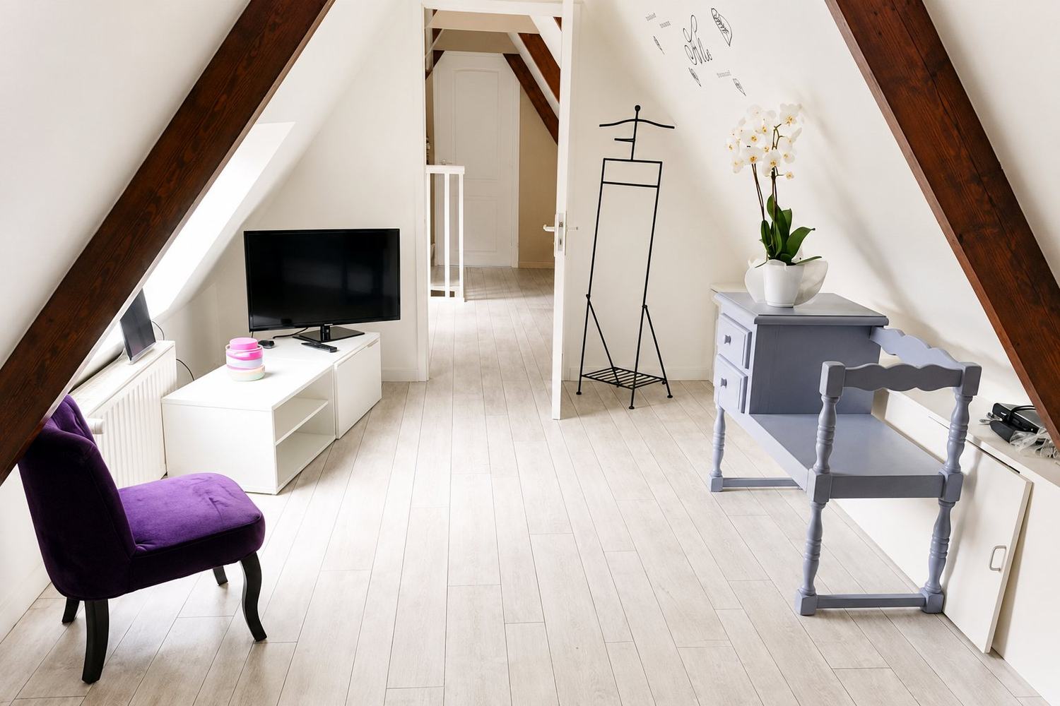 Palier-salon avec télévision à l'étage