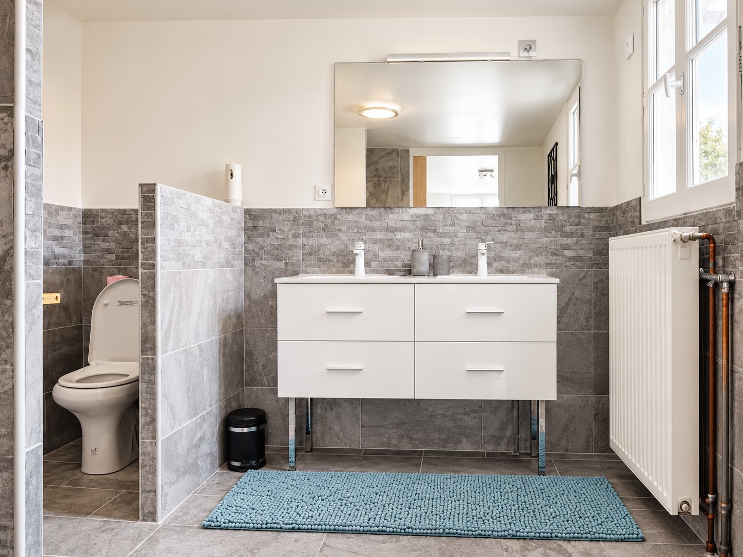 Grande salle de bain, double vasque